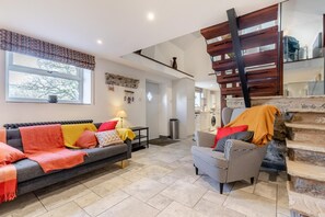 TV - 1 Bed in Peak Forest (oc-s30591) (Peak Forest)
