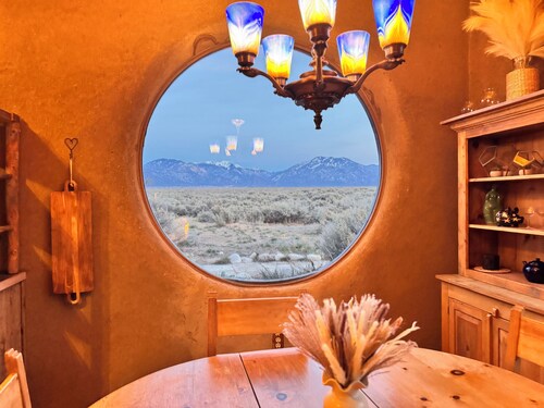 Idyllic Adobe, Mountain Views, Hot Tub & Fire Pit