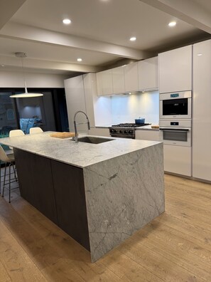 Fridge, oven, stovetop, dishwasher - Renovated Mid Century Modern Post and Beam (West Vancouver)