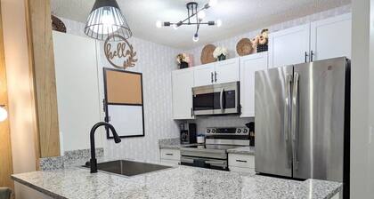 Rucker's Retreat 2 BR Townhouse *Pool* 5 min to Fort Rucker