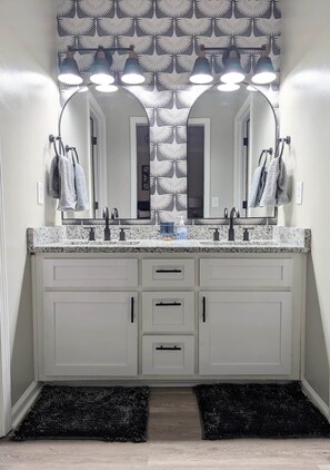 Unclassified image, 5 of 13, button - Rucker's Retreat (Enterprise)