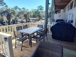 Outdoor dining - Turtle Creek Unit 8B - Bring Your Boat (Orange Beach)
