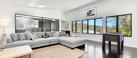 Smart TV, fireplace, stereo