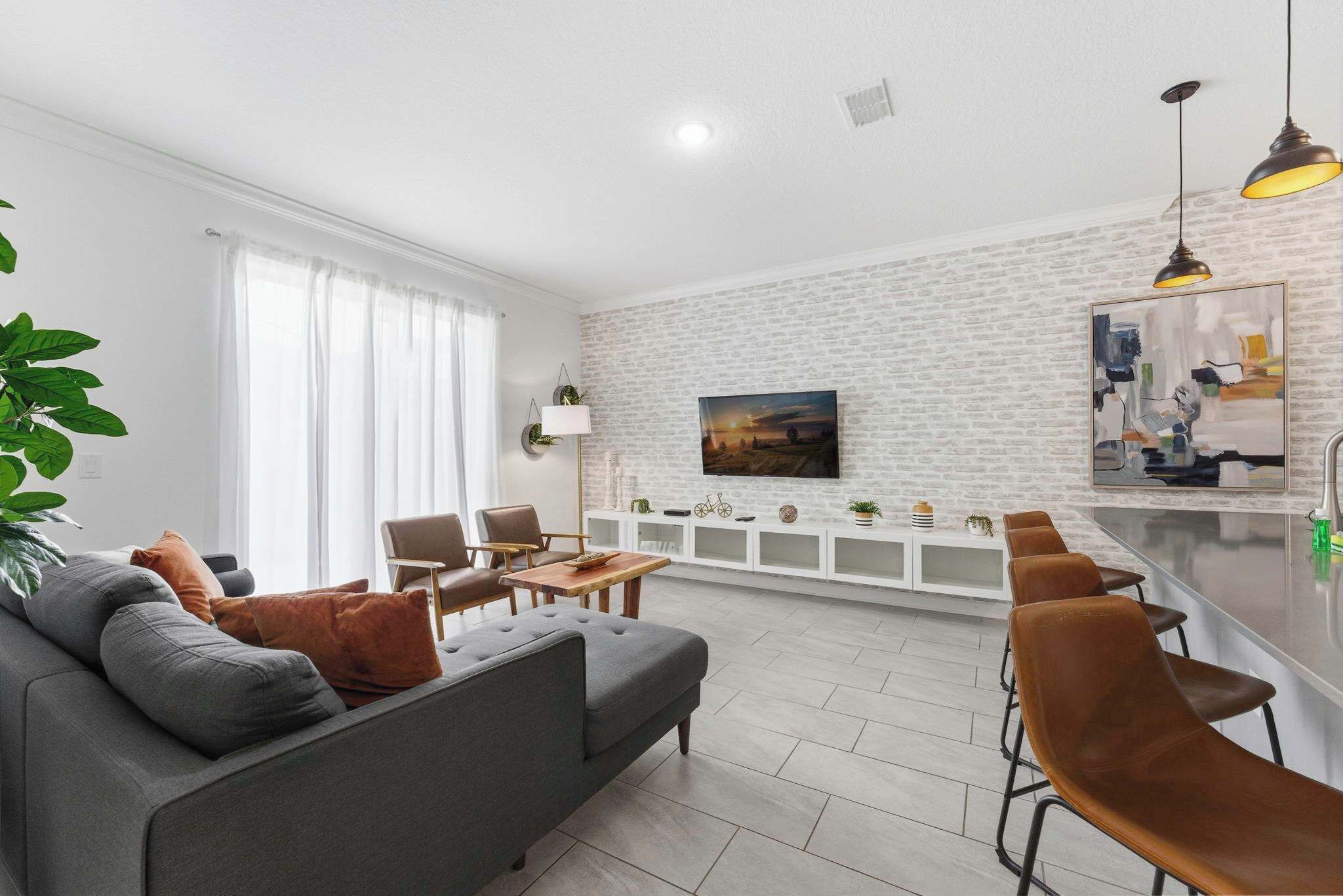 Villa (4 Bedrooms) | Woonruimte | Een 50-inch smart-tv met kabelzenders