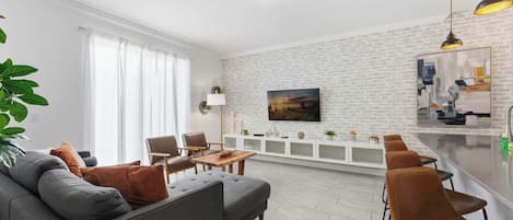 Villa (4 Bedrooms) | Living area