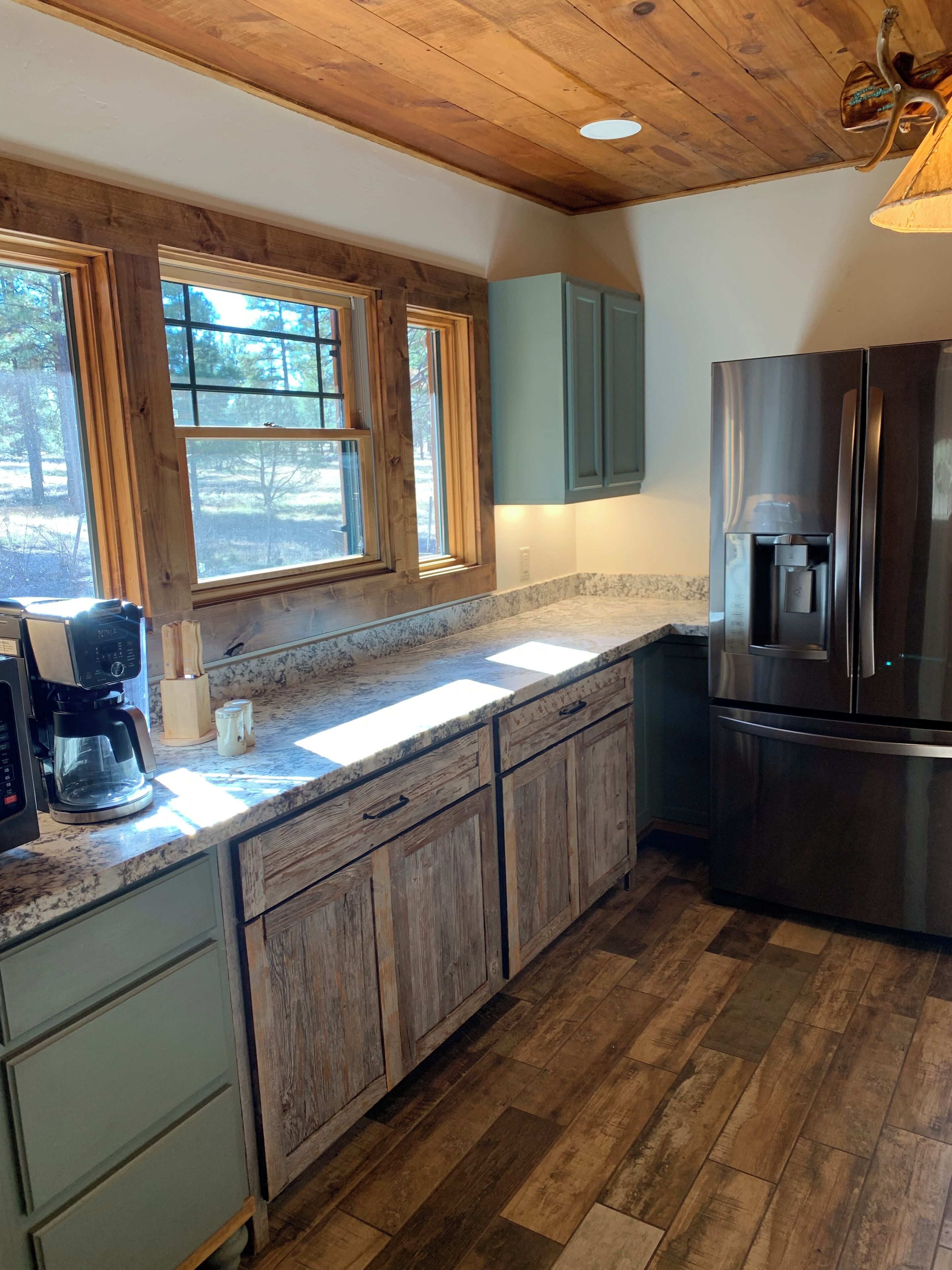 Microondas, horno, placa de cocina y lavavajillas