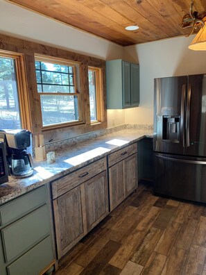 電子レンジ、オーブン、コンロ、食器洗い機