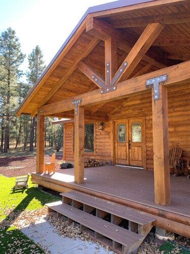 Private Luxury cabin near Williams on Historic Ranch 15 minutes from Williams!
