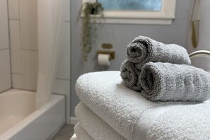 Shower, towels, soap, toilet paper - Walk to FIFA World Cup/Rangers/AT&T Stadium / Game Room (Arlington)