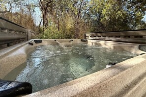Outdoor spa tub - Walk to FIFA World Cup/Rangers/AT&T Stadium / Game Room (Arlington)
