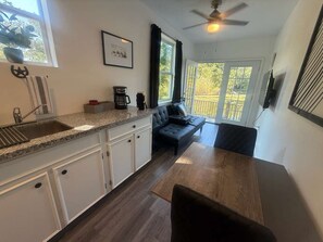 Interior - Cosy Retreat Home with deck.Pet friendly!- Pines (Tomball)