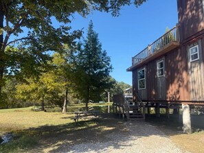 Property grounds - Cozy Retreat Home with deck. Pet friendly!- Pines (Tomball)
