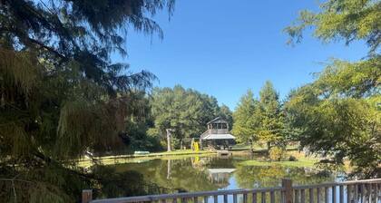 Cozy Retreat Home with deck. Pet friendly!- Pines