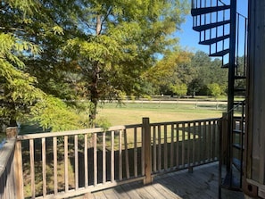 Property grounds - Cosy Retreat Home with deck.Pet friendly!- Pines (Tomball)