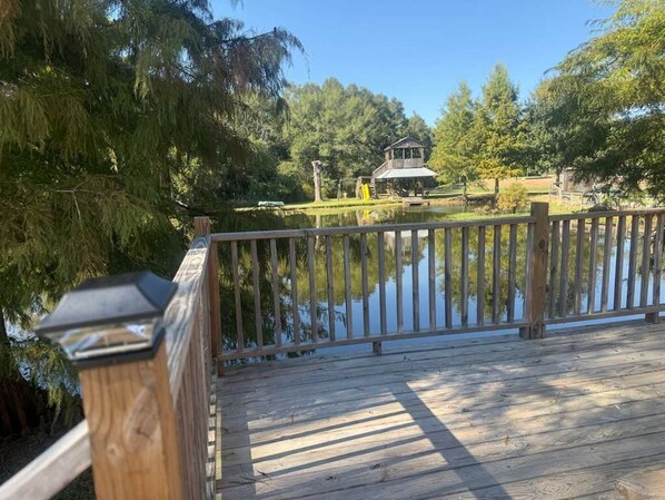 Property grounds - Cosy Retreat Home with deck.Pet friendly!- Pines (Tomball)