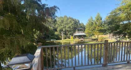 Cosy Retreat Home with deck.Pet friendly!- Pines