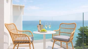 Deluxe-Suite, 1 Queen-Bett und Schlafsofa, Balkon, Meerblick | Hochwertige Bettwaren, Daunenbettdecken, Select-Comfort-Betten, Minibar