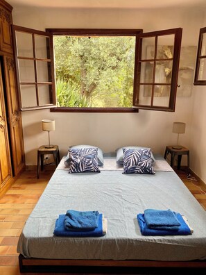 4 bedrooms, iron/ironing board, WiFi, bed sheets - Near Nice large private villa and pool (Drap)