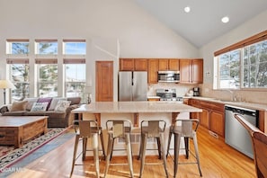 Private kitchen - Trailside Haven: Ski-In/Ski-Out 2BR + Loft w/ Mountain Views (Granby)