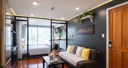 Center City Skyline View - 2BR - King Bed & 2 more- Near all great Philly Spots