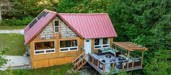 Misty Mountain Cabin-2 bed, 1 bath, mountain views and large deck