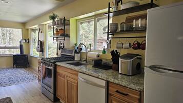 Kühlschrank, Ofen, Herdplatte, Geschirrspüler