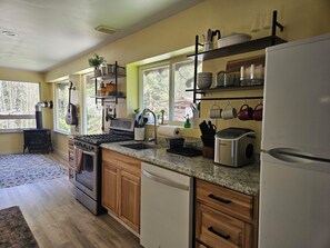 Réfrigérateur, four, plaque de cuisson, lave-vaisselle