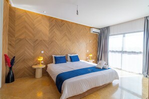 Iron/ironing board, internet, bed sheets