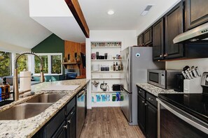 Private kitchen - The Fairway Chalet / 2 BR + Loft (Wintergreen Resort)