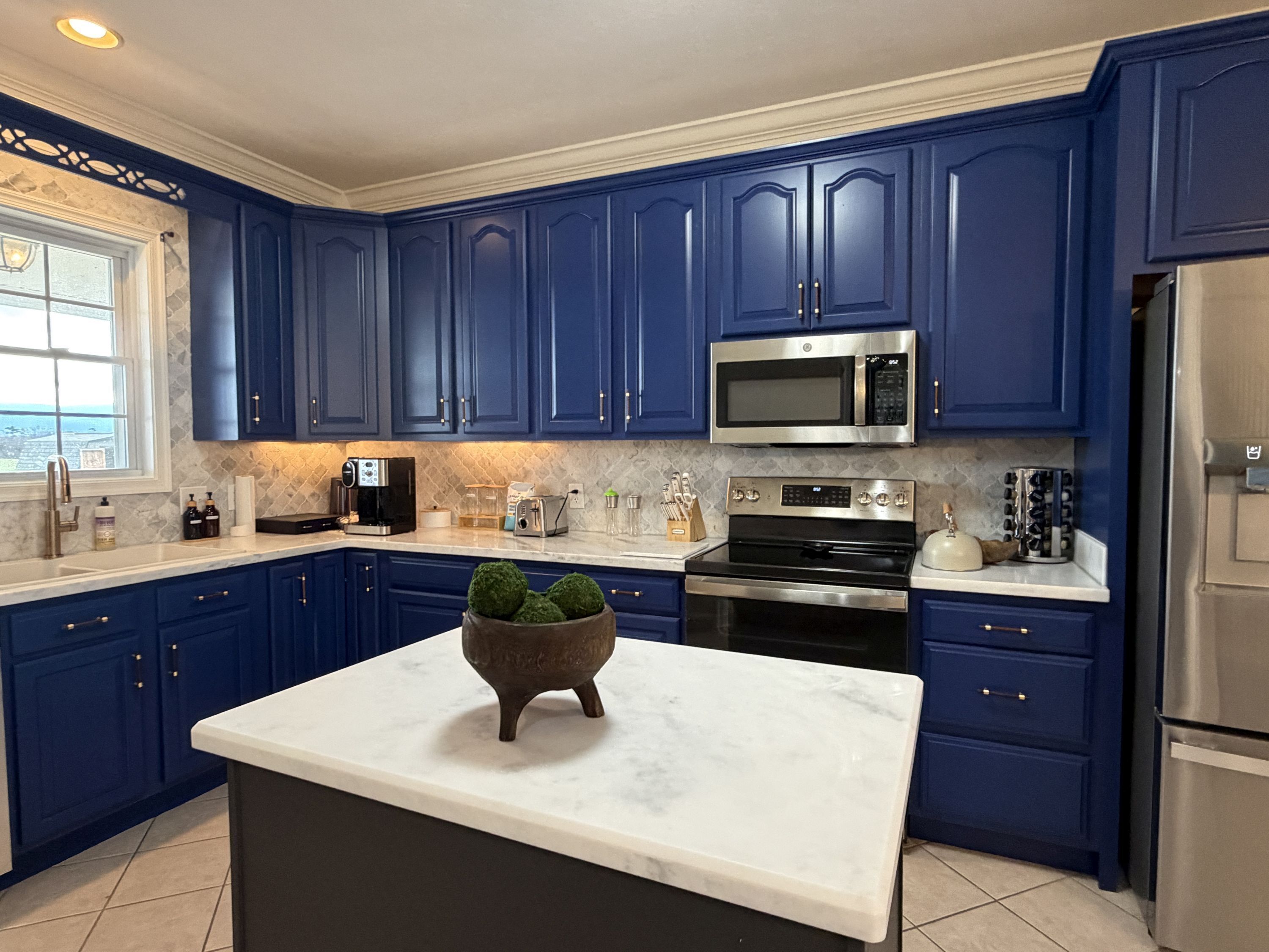 Kylskåp, mikrovågsugn, ugn och spishäll