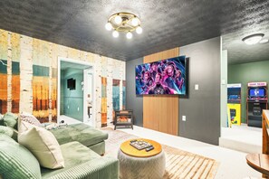 Smart TV, fireplace, video games, books - Luxury Home · Private Pool · Hot Tub · Arcade · Movie Room · Epic Views & more! (Luray)