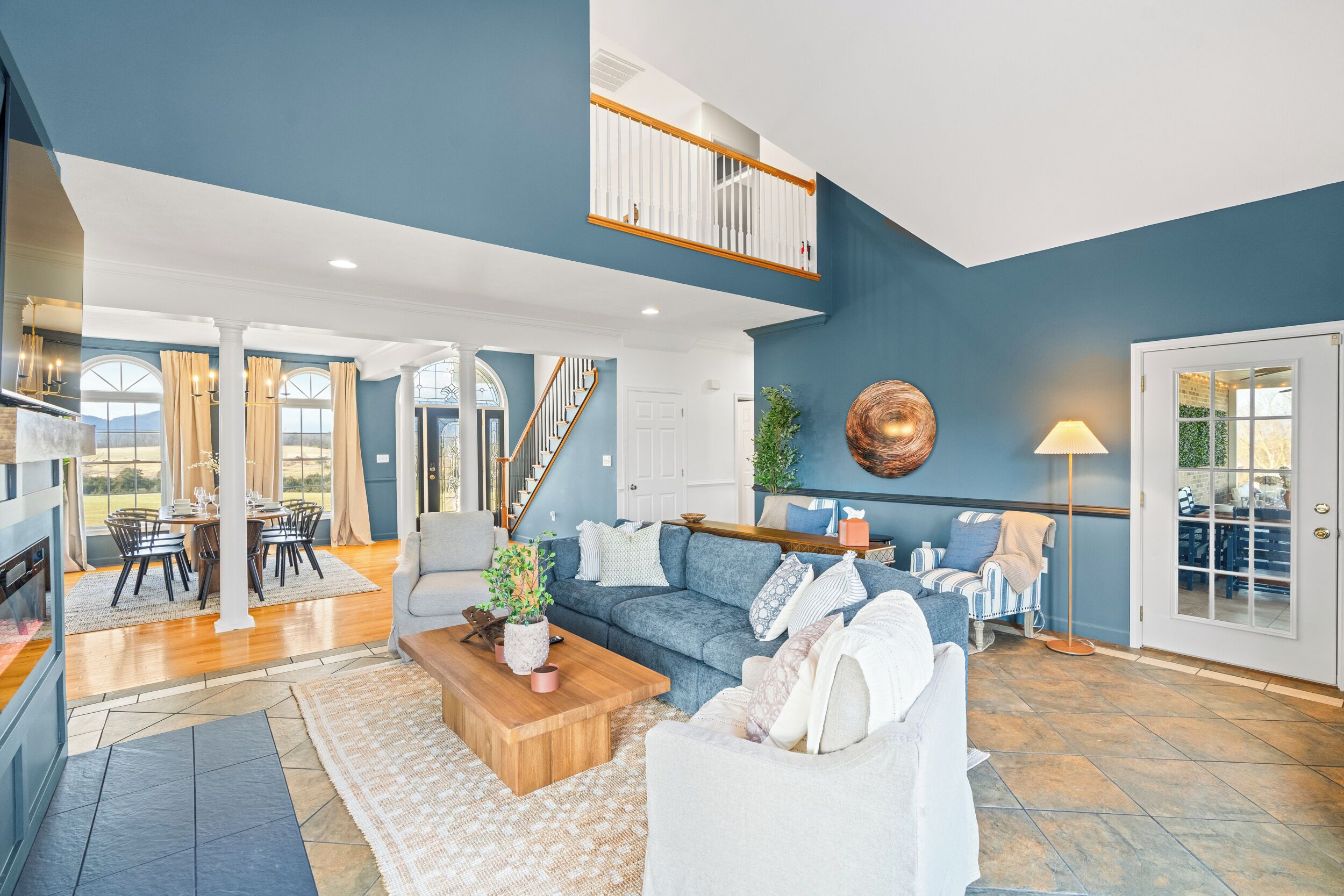 智能电视、壁炉、电子游戏、书