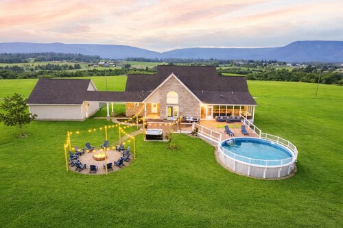 NEW! Epic Views, Pool, Hot Tub, Arcade, Fire Pit, Movie Room, and more!