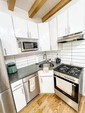 Private kitchen - Live like a local! Beautiful West Village 1-bed with washer/dryer (New York)