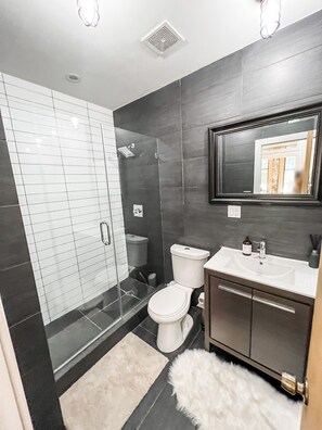 Hair dryer, towels, soap, toilet paper - Live like a local! Beautiful West Village 1-bed with washer/dryer (New York)