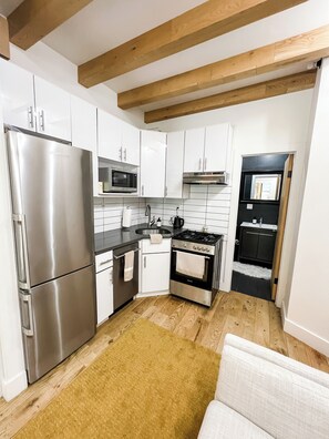 Private kitchen - Live like a local! Beautiful West Village 1-bed with washer/dryer (New York)
