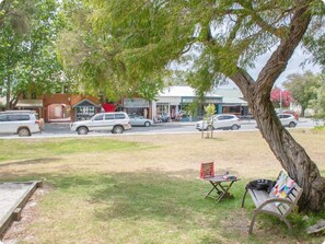 Property grounds - Seaside 18 - your Middleton Beach Getaway (Middleton Beach)