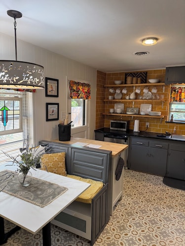 Colorful Cottage in the Heart of Downtown Denton