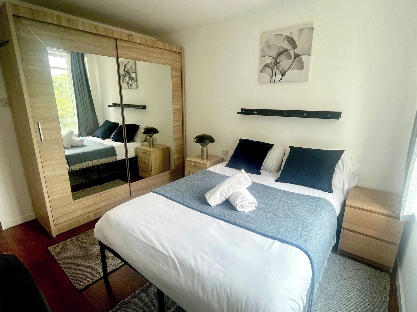 Silitysrauta/-lauta, ilmainen Wi-Fi, vuodevaatteet