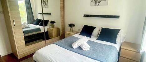 Silitysrauta/-lauta, ilmainen Wi-Fi, vuodevaatteet