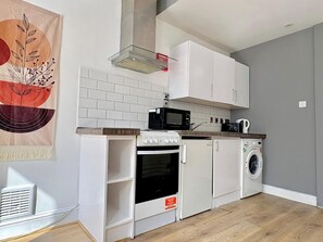 Private kitchen - Clerkenwell Apartments by PrimeCityHosts F1 (Greater London)