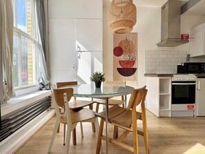 Dining - Clerkenwell Apartments by PrimeCityHosts F1 (Greater London)