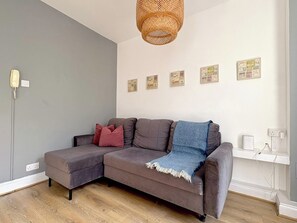 TV - Clerkenwell Apartments by PrimeCityHosts F1 (Greater London)