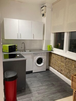Private kitchen - Clerkenwell Apartments by PrimeCityHosts F1 (Greater London)