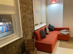 Living area - Clerkenwell Apartments by PrimeCityHosts F1 (Greater London)