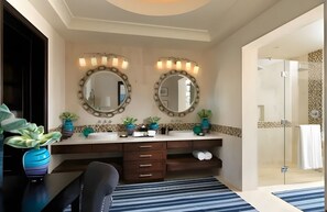 Shower, hair dryer, towels, soap - Spacious Grand Solmar unit overlooking pools and beach (Cabo San Lucas)