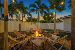 Terrace/patio - Hammock Family Beach Retreat|Heated Pool+Fire Pit (Largo)