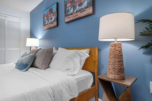 Iron/ironing board, travel cot, WiFi, bed sheets - Hammock Family Beach Retreat|Heated Pool+Fire Pit (Largo)