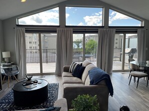 Smart TV, video games - 2 Story cabin at Bridges Bay Resort comes w/6 daily waterpark passes! (Arnolds Park)