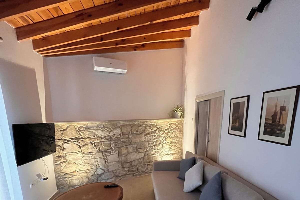 Family Apartment, Patio, Courtyard View | Living area | 38-inch LED TV with cable channels, Netflix, streaming services